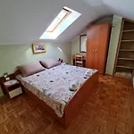 Nef * Pinezići