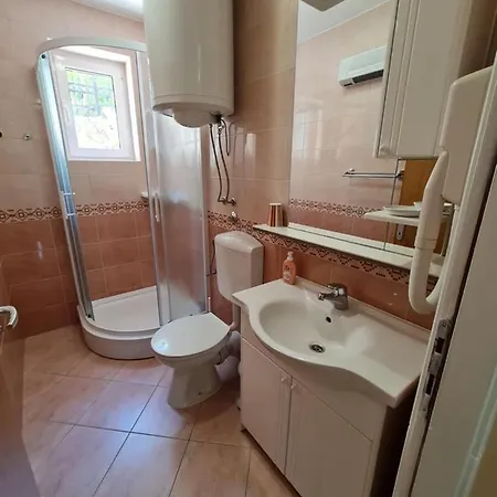 Nef * Pinezici (Krk)