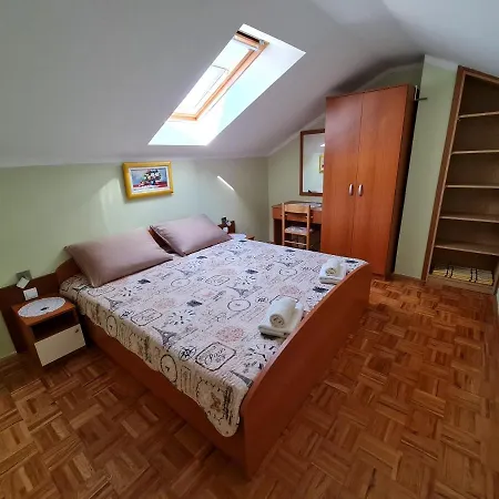 Nef * Pinezici (Krk)