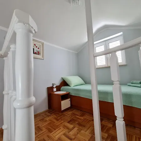 Nef Apartman Pinezici (Krk)