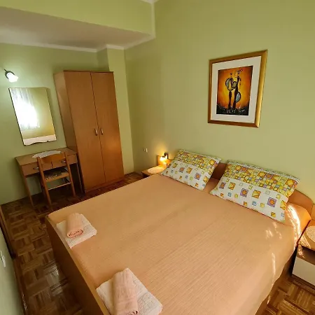 Apartman Nef Pinezici (Krk)