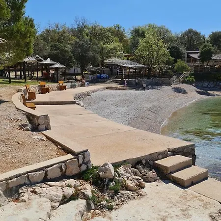 Nef * Pinezici (Krk)