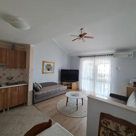 Nef * Pinezici (Krk)