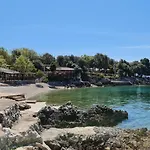 Nef Pinezići